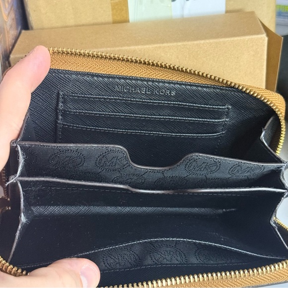 Color Block Tote w/ wallet with Optional Crossbody Strap - Picture 5 of 10